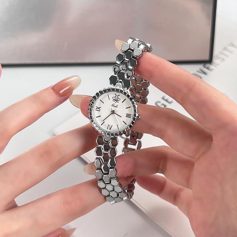 Creative Design Honeycomb Alloy Bracelet Watch Women'S Simple Temperament High Value Niche Watch