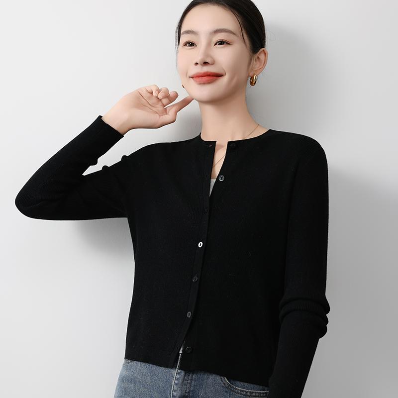 Dámský lehký kardigan z 50% vlny a 50% morušového hedvábí - všestranný úplet na 4 sezóny pro celoroční pohodlí a styl