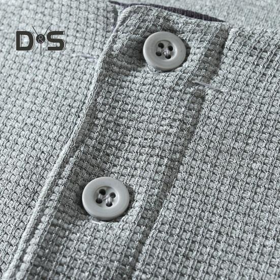 Frühlings- und Herbstoberteil für Herren, normale Passform, Farbblock-Langarm-T-Shirt, geknöpfter Rundhalsausschnitt, Patch-Dekor, lässiges Sport-Party-T-Shirt