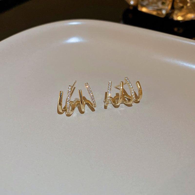 Silver needle zircon diamond pearl claw earrings Japanese and Korean niche design temperament stud earrings simple earrings women