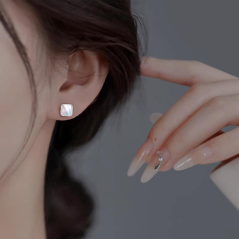Geometric Square Shell Stud Earrings: 2024 Trendy Versatile Women's Fashion, Light Luxury Style