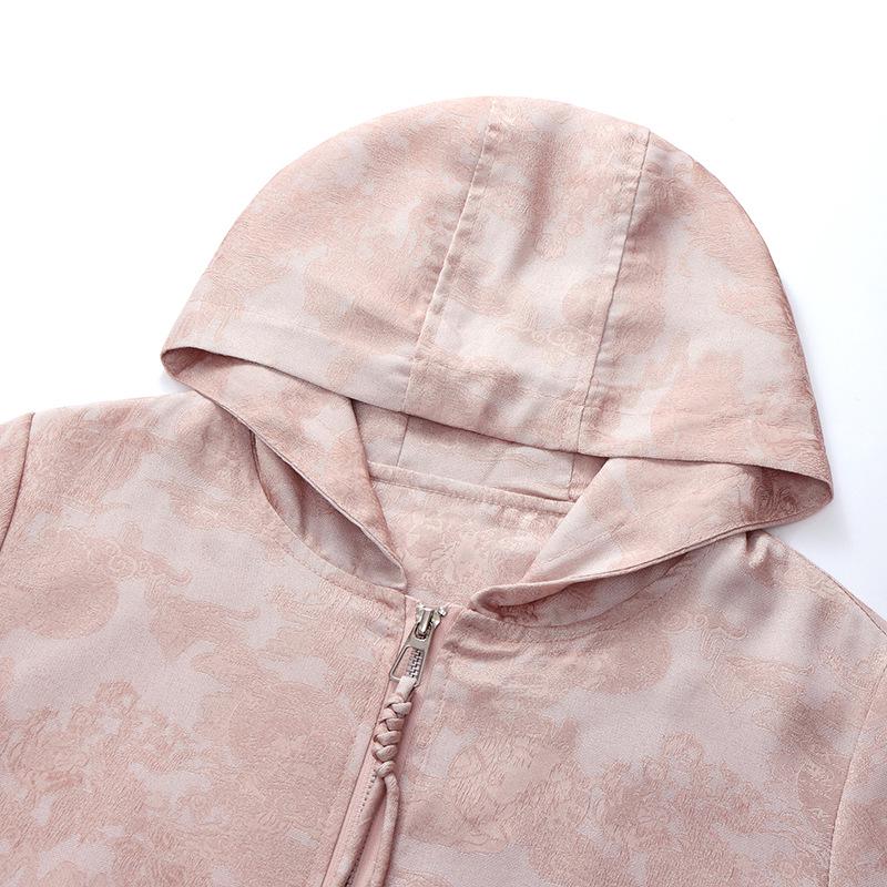 Stylish Windbreaker Jacket for Moms 50+: Elegant Spring/Autumn Outerwear
