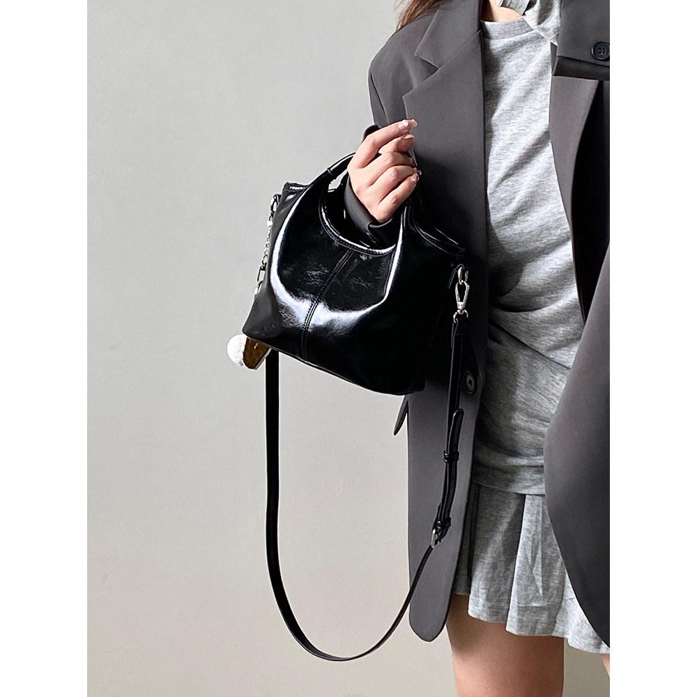 IELGY Retro Soft Leather Handbag Shoulder Crossbody Vegetable Basket Bag