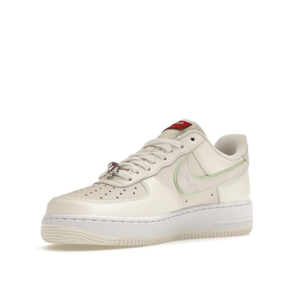 Nike Air Force 1 07 Year of the Dragon Unisex-Sneaker, Creme, Segel, Dampfgrün, FZ5052-131