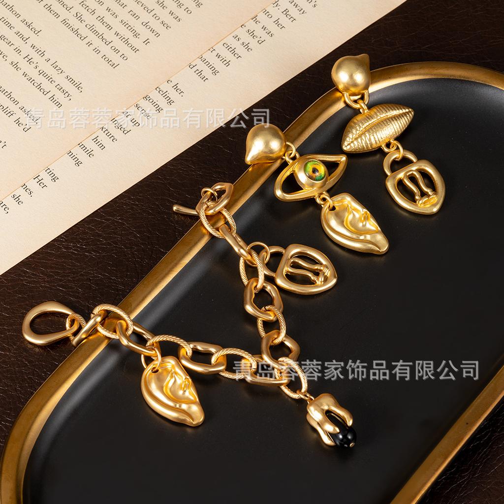 Middle Aged Xia Pa New Features Devil's Eye Ear Mouth Old Money Style Jewelry Gold Fashion Earrings