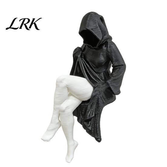 Compact Sitting Decoration Dark Gothic Queen Statue, 3D Printed Faceless Lady Figurine in Black Robe Detailed Ornament for Desktop Shelf Decor,