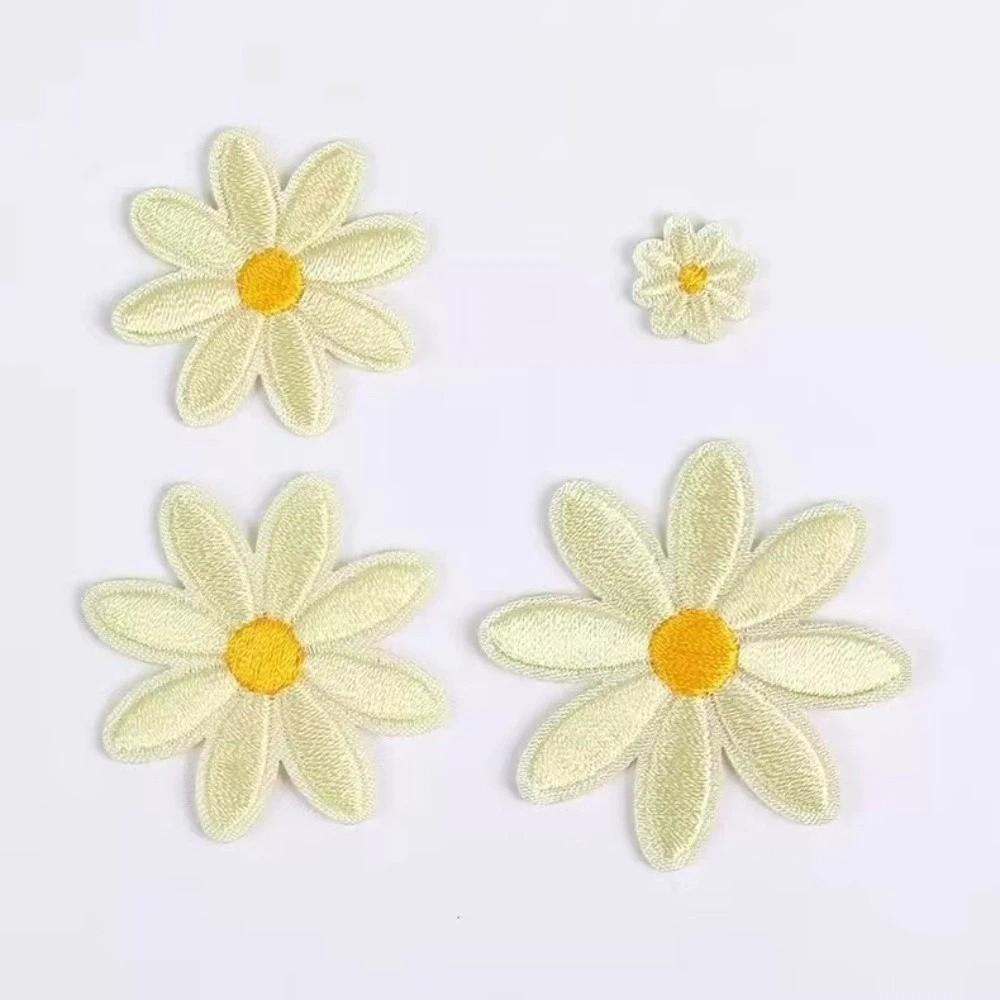 36 Stück Blumenmuster Gänseblümchen Aufnäher DIY Bastelbedarf mit Thermokleber Sonnenblume Aufbügelbilder 4 Größen Stickerei