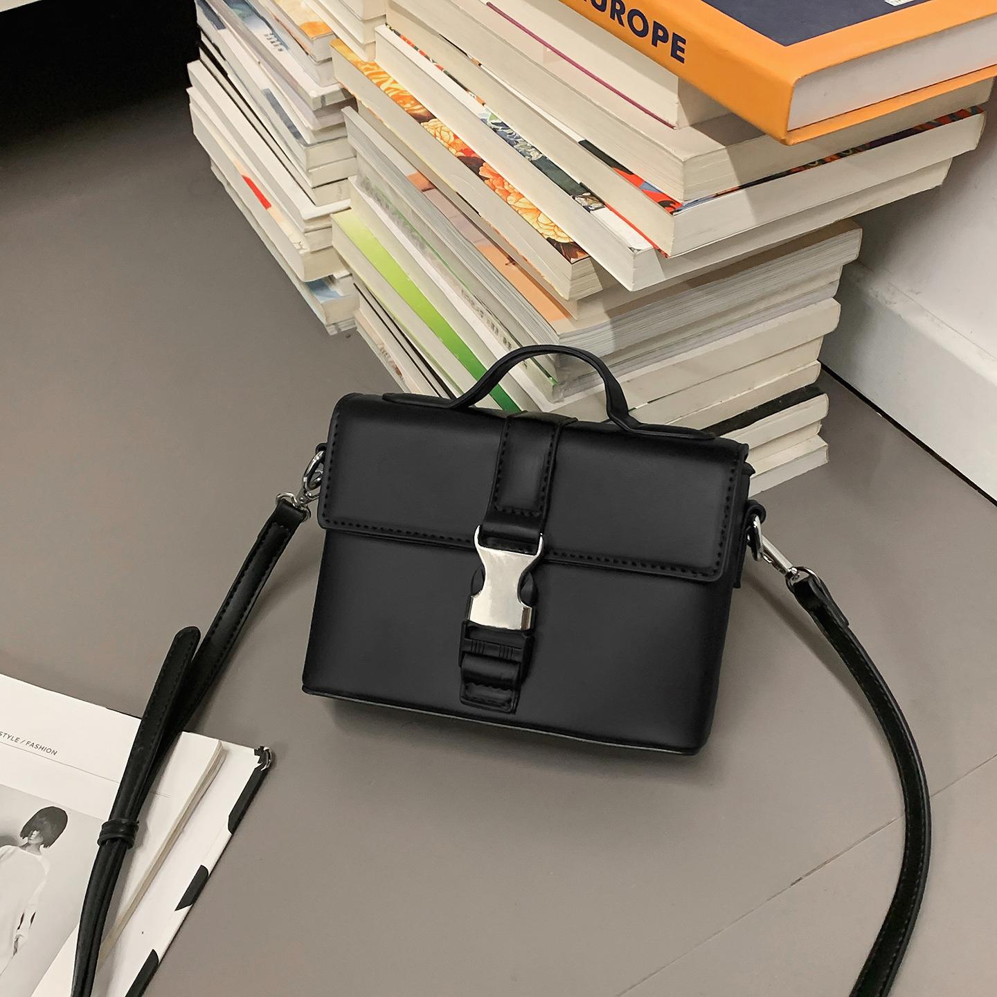 

Premium sense PU leather hard box small square bag men s design sense trendy messenger bag boys commuter shoulder bag чорний