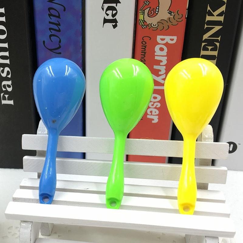 PAKET MED 6 Mini Smiley Maracas 8 CM Leksak för barn Födelsedagskalas Påsfyllnad slumpmässig