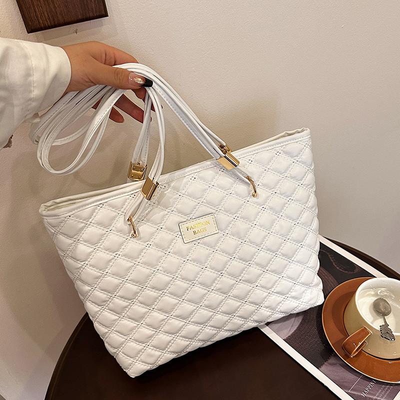 Trendy Lightweight Shoulder Bag For Women Chic Design Ideal For School Or Commute