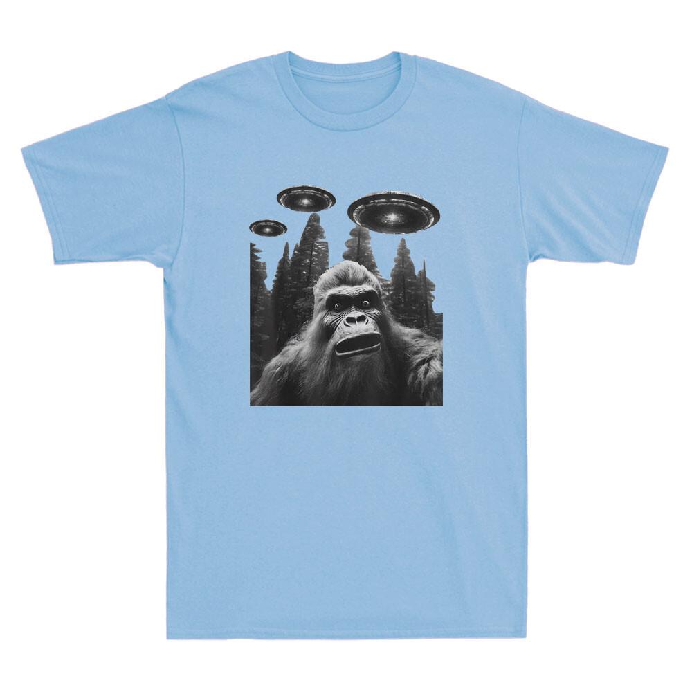 Bigfoot Sasquatch Selfie With Ufos Funny Bigfoot Lover Gift Retro Unisexs Tshirt