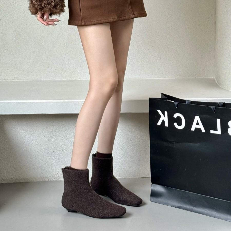 Bottes courtes à bout carré français à semelle plate à rehaussement intérieur pour femmes, bottes d'hiver 2025, nouvelles bottes fines en velours