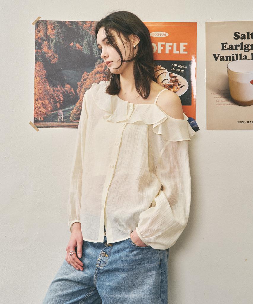 ROIROI Off-Shoulder Frill Blouse - Ivory