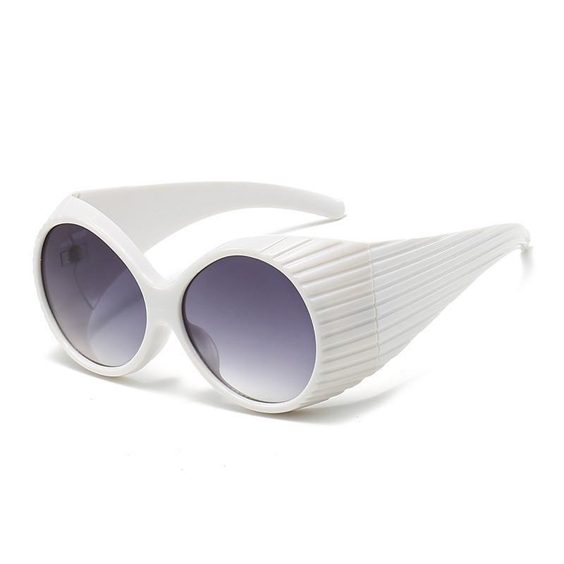Stylish European American Big Frame Catwalk Sunglasses 2023 New Retro Elliptical Shades Ins Streetwear Black Lens Red Frame