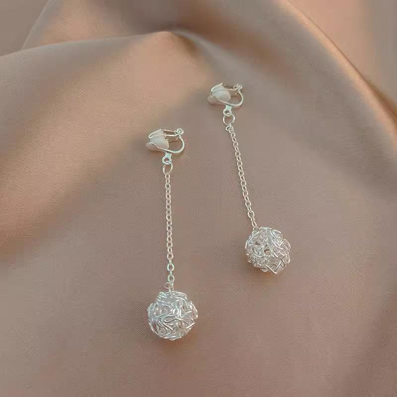 2025 New High-End Retro Pearl Ear Clips: No-Piercing Stud Earrings for Women - French Niche Style