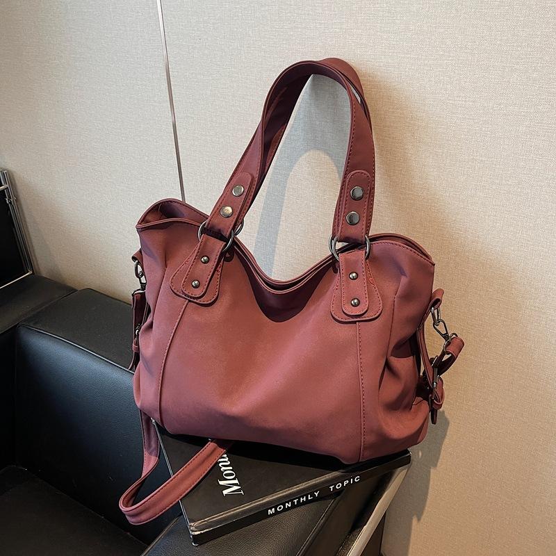 

Нишевый дизайн повседневная универсальная сумка-тоут женская новая осенне-зимняя большой вместимости на плечо мессенджер для работы фуксия