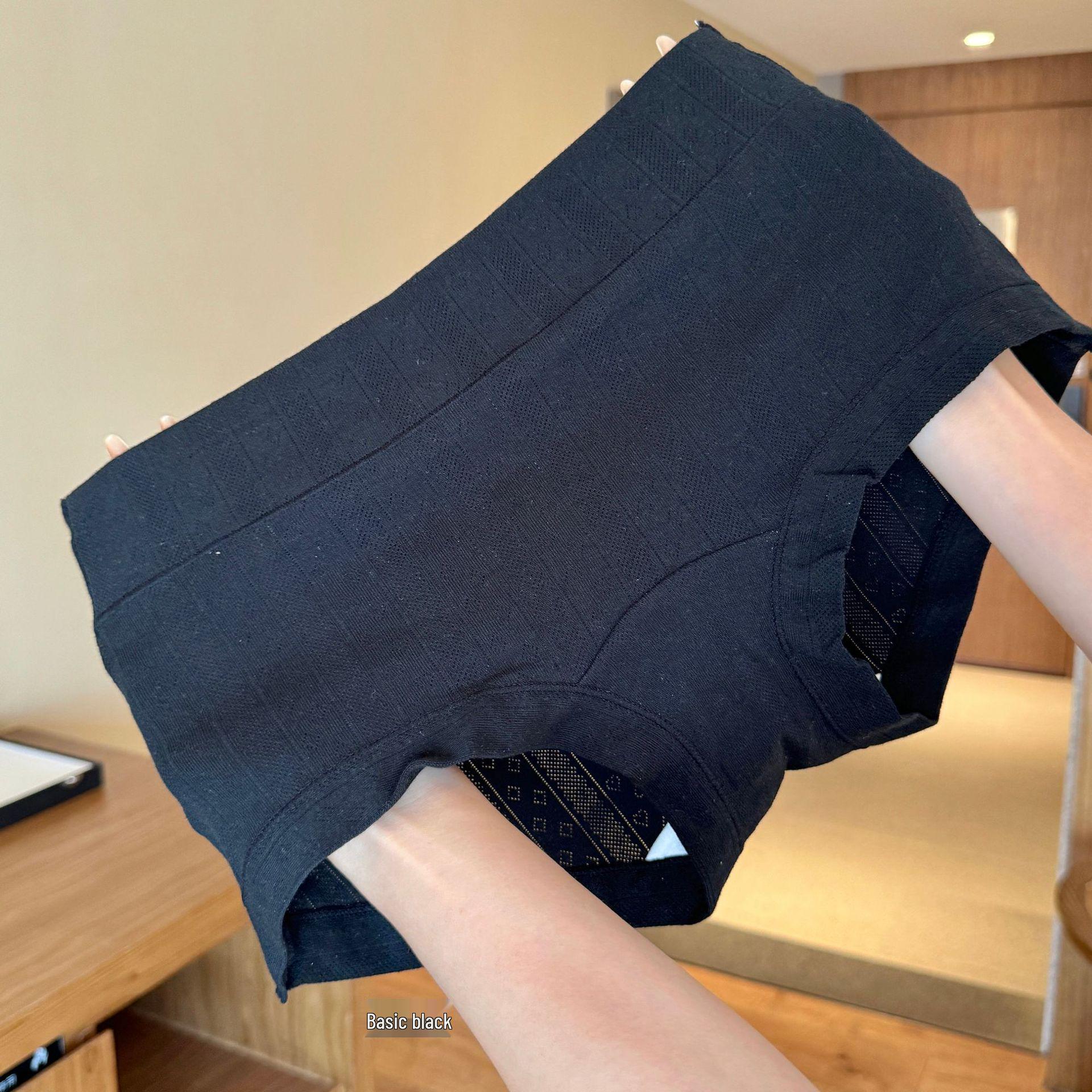 

2025 British Style Women s Sporty Hip-Wrapping Nude Triangle Panties - Comfortable, Breathable, Solid Colors L