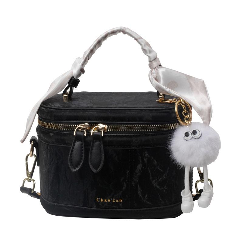 This Is A Stylish Single-shoulder Small Square Bag and A Niche Crossbody Bucket Bag