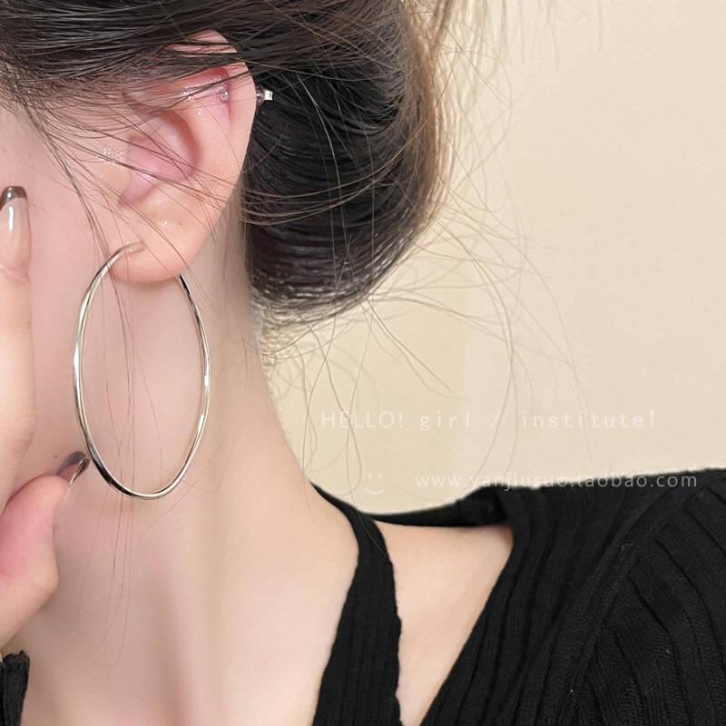 Minimalist Silver Needle Hoop Earrings - Light Luxury, Versatile, Women's High-End Metal Circle for Everyday Wear