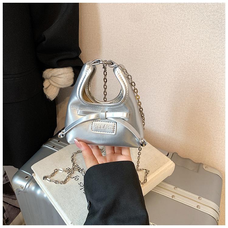 

Нишевый дизайн сумка-тоут цвета дофамина 2025 лето новая мини-маленькая сумка порт для наушников красный конверт серебряный