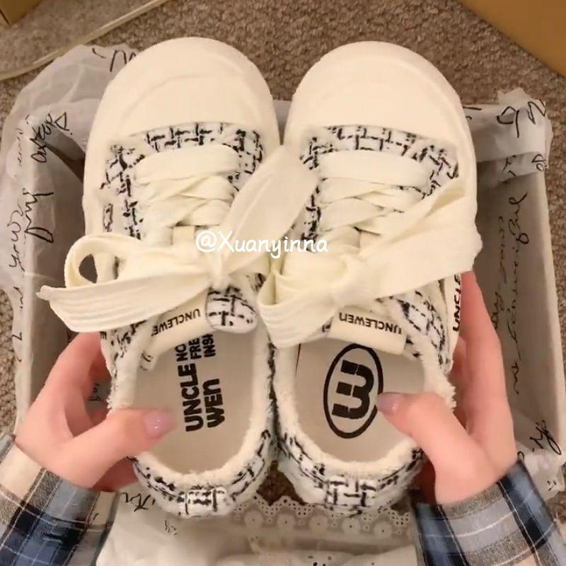 

Platform bread white shoes female versatile Internet celebrity niche original height increase autumn and winter 2025 new casual board shoes 40