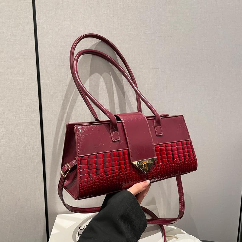 This year's popular women's bags 2025 spring and summer new fashion crocodile pattern splicing handbag texture large capacity messenger