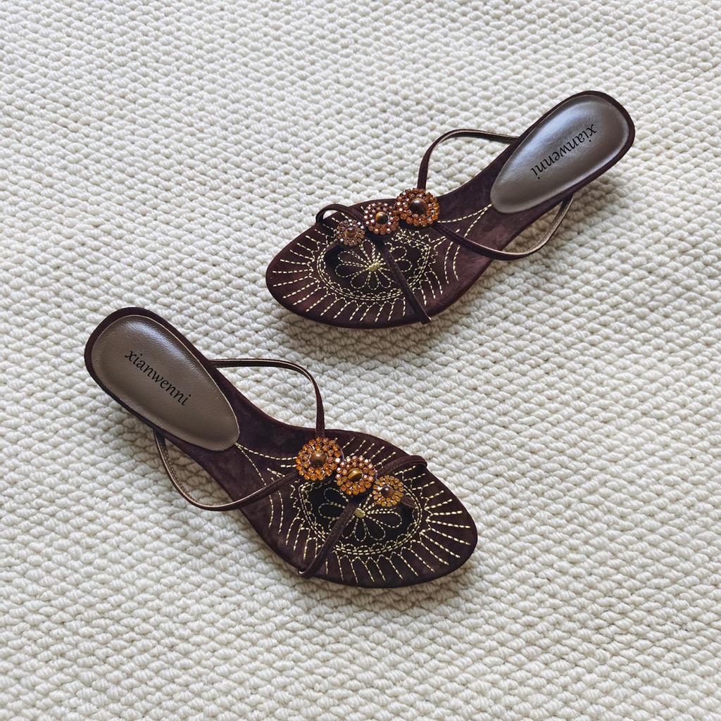 2025 New Retro Kitten and Flip-flops Women's Summer Wear Open-toed Sexy Sandals Rhinestone Toe Cold Slippers