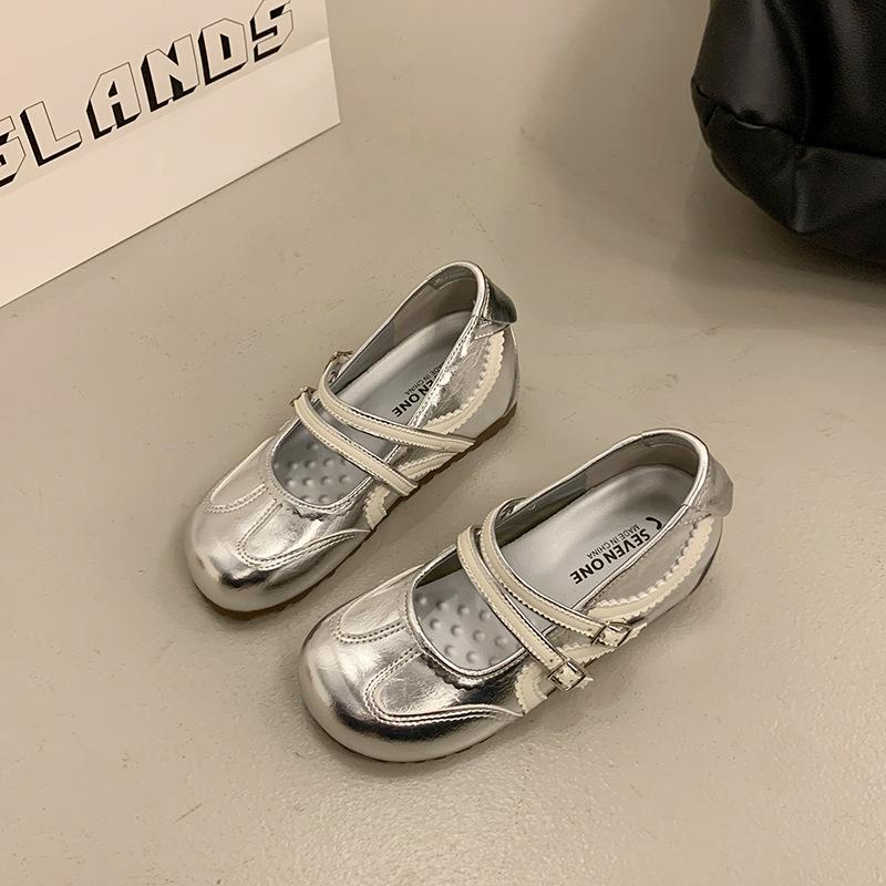 

Design sense niche sub-toe flat bottom shallow mouth single shoes women s 2025 spring and summer new French retro silver Mary Jane shoes 35 серебряный