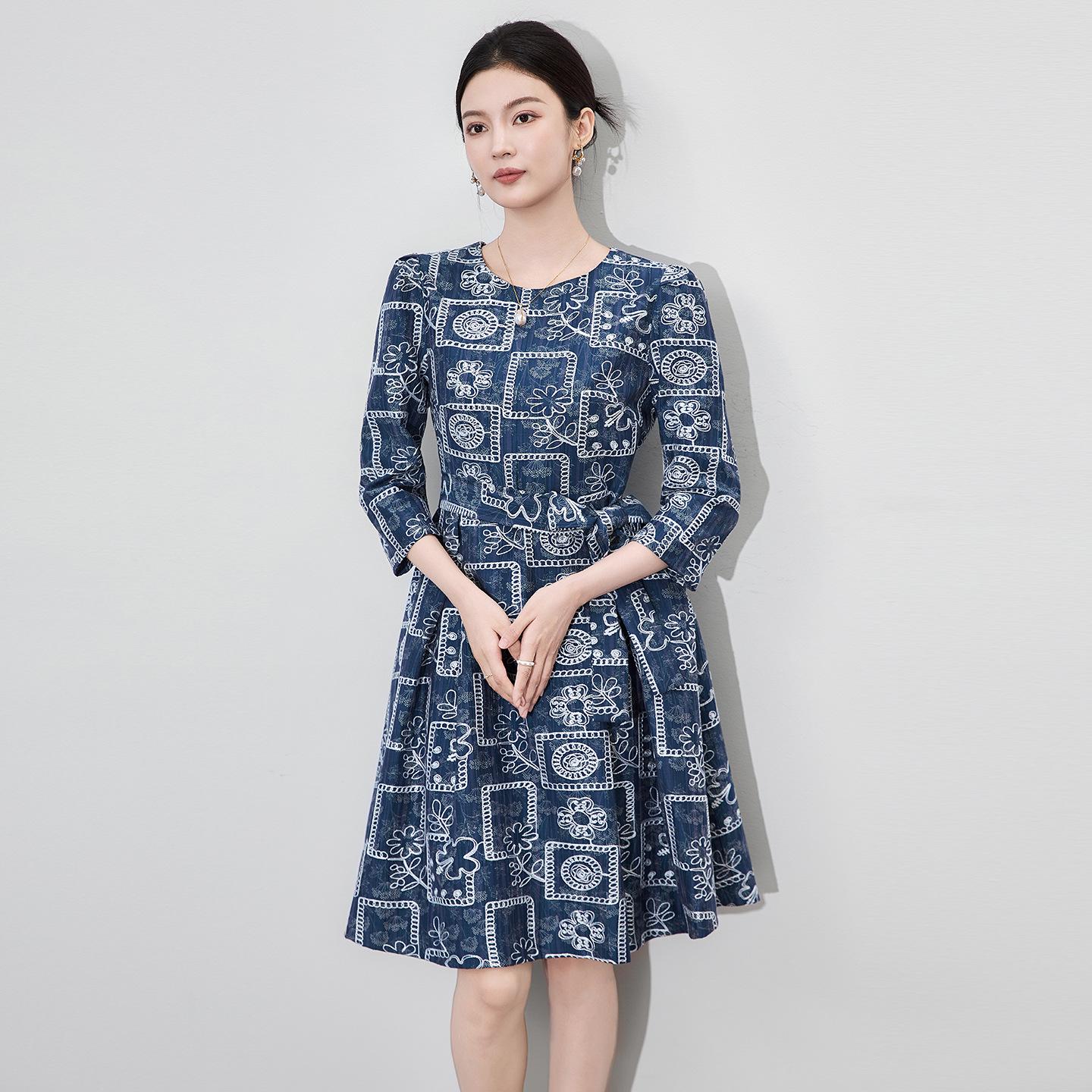 

Luxury Embroidered Waist-Tied A-line Dress M темно-синього кольору