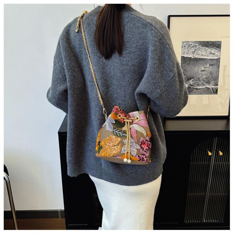 New Women's Sequin Chain Single Shoulder Crossbody Bag Large Capacity Bucket Bag Floral Handbag Handwoven Embroider Shoulder Bag