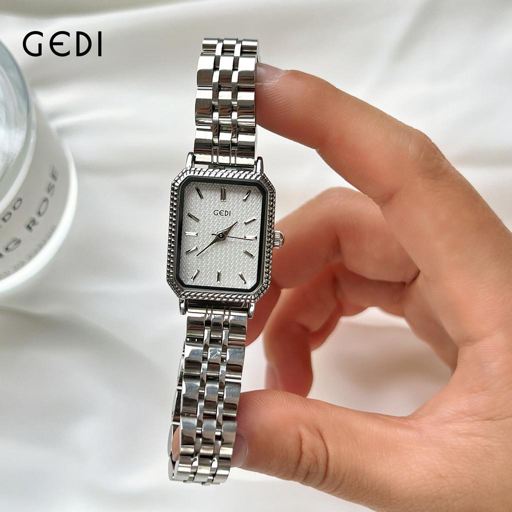 Reloj retro para mujer con placa cuadrada pequeña y correa de acero, reloj de cuarzo de nicho de lujo ligero de alta gama, versátil y moderno para el trabajo.