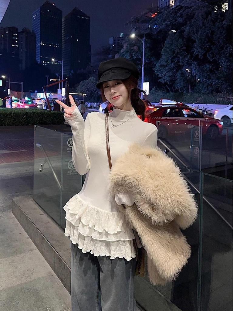 Ladies' Autumn/Winter Long-Sleeve Lace Hem Turtleneck Tee - Slim Fit & Mid-Length Design
