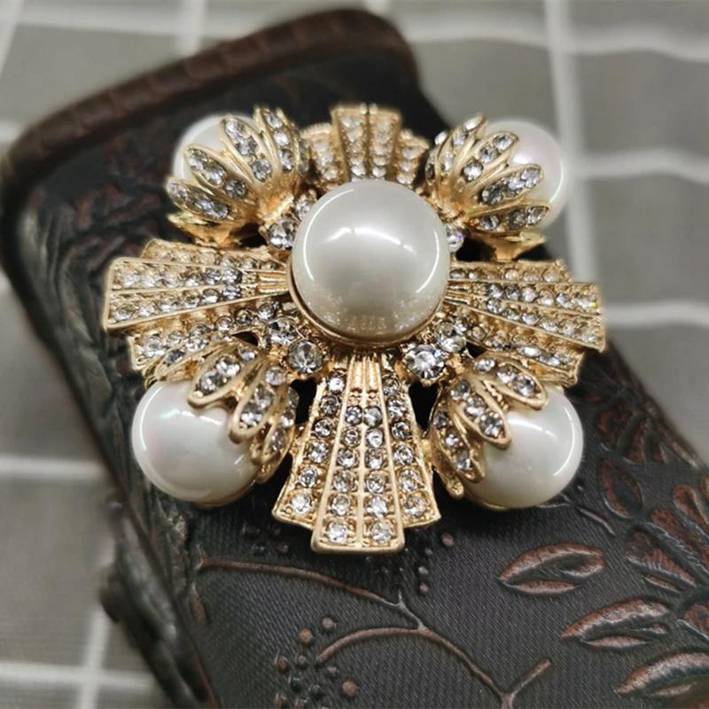 Women Men Vintage Palace Style Pearl Crystal Cross Brooches Badges Retro Baroque Unisex Alloy Suit Clothing Accessories Pins