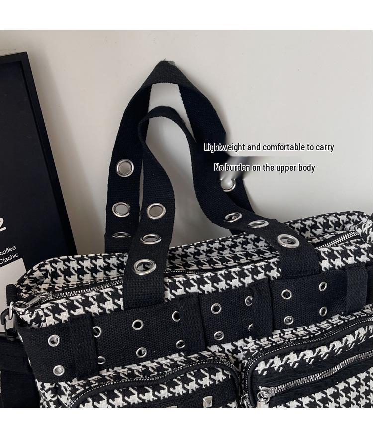 Autumn/Winter Fashion Rivet Shoulder Crossbody Bag for Women