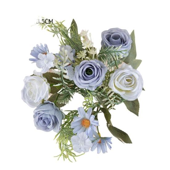 Wunderschöner künstlicher Blumenstrauß aus mehreren Schichten, farbenfroh und dekorativ