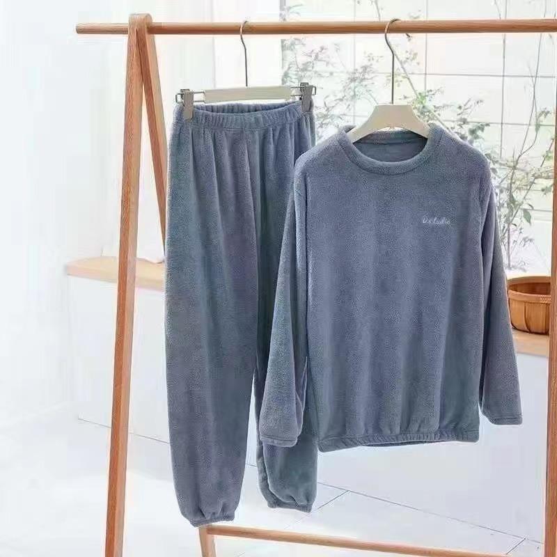 Warmer und gemütlicher Coral Fleece-Anzug für lässige, lockere Herbst- und Winterkleidung für Paare, dicker, pelziger und plüschiger Anzug