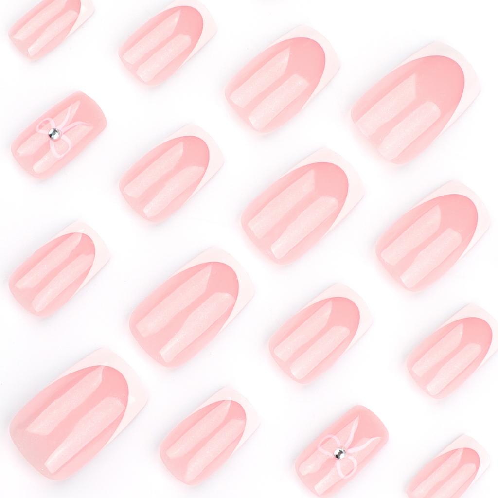 Klasické francouzské bílé nositelné nehty Valentýn Mašle Nail Art Umělé nehty Střední a krátké čtvercové nositelné nehtové dílky