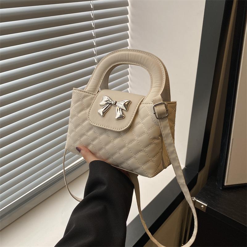 

Популярная модная сумка через плечо для женщин, ездящих на работу, маленькая квадратная сумка, весна и лето, новая универсальная сумка через плечо