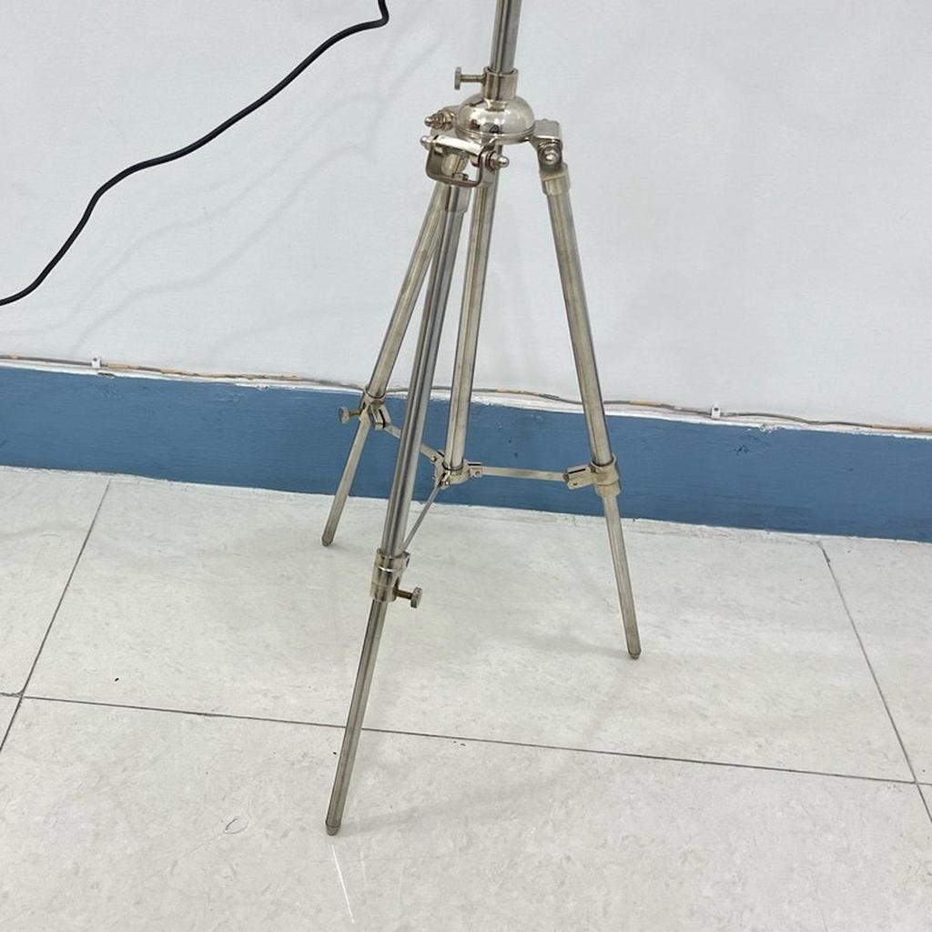 Lampa stołowa Reflektory Reflektory dekoracyjne chromowane wykończenie Stojak na stół Reflektory trójnóg Wystrój domu