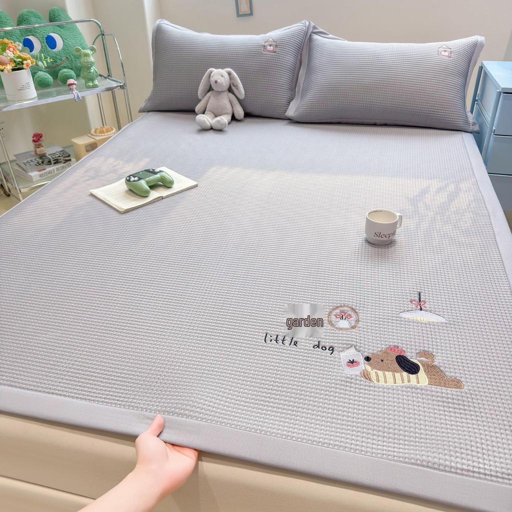 Class A Summer Cartoon Ice Bean Cooling Bed Sheet Set, Machine Washable, Breathable & Air-Conditioned, Three Pieces.