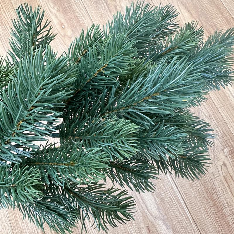High-Quality Simulated Pine Branches for Christmas Decoration - Large Round Landscaping Decor