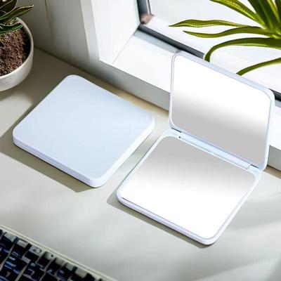 Oglindă de Machiaj Pliabilă Compactă cu Două Fețe - Portabilă și Elegantă pentru Studenți