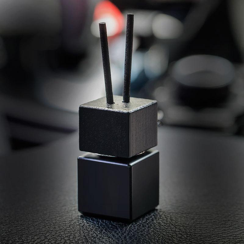 

1 шт. Украшение для автомобиля Квадратная подвеска для автомобиля Стеклянная бутылочка Освежитель воздуха Пустая бутылочка Ароматерапевтический орнамент Подвеска Диффузор