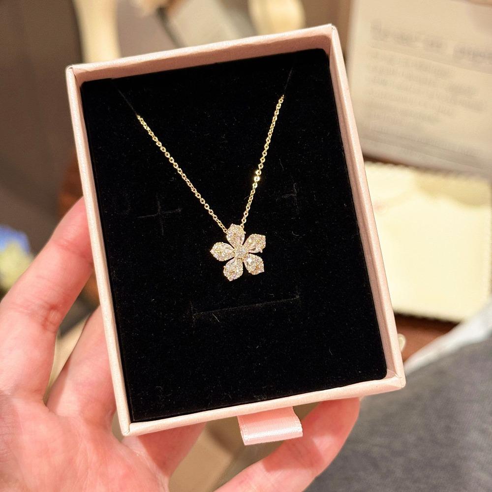 Flower Necklace Luxury Fashion Jewelry with Sparkling Zircon for Women Elegant and Chic