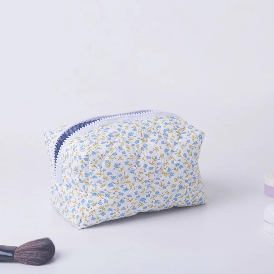 Cosmetic Bags Storage Organizer Floral Puffy Quilted Makeup Bag Flower Printed Cosmetic Pouch Large Travel Cosmetic Bag Makeup