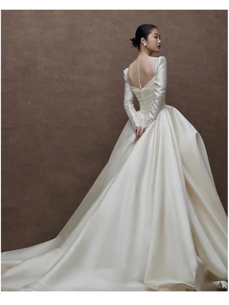 Elegant Backless Satin Wedding Gown - Vintage French-Inspired Long Sleeve Dress
