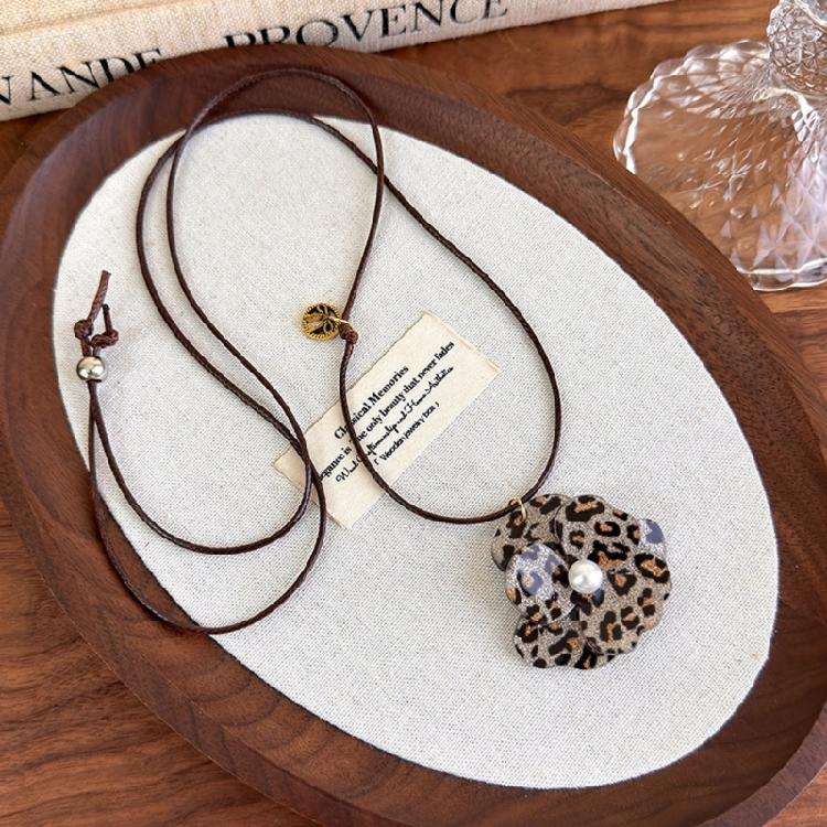 Comfortable Clavicle Chain Lightweight Flower Pendant Necklace Brown Leopard Print Fashion Neck Decoration