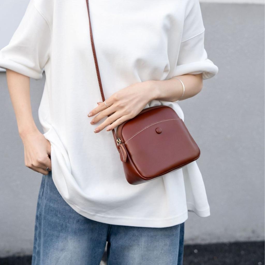 Spring and Summer Mobile Phone Bag Women's New Leather Soft Leather Bag Lightweight Casual Messenger Bag Fashionable Versatile Shoulder Bag