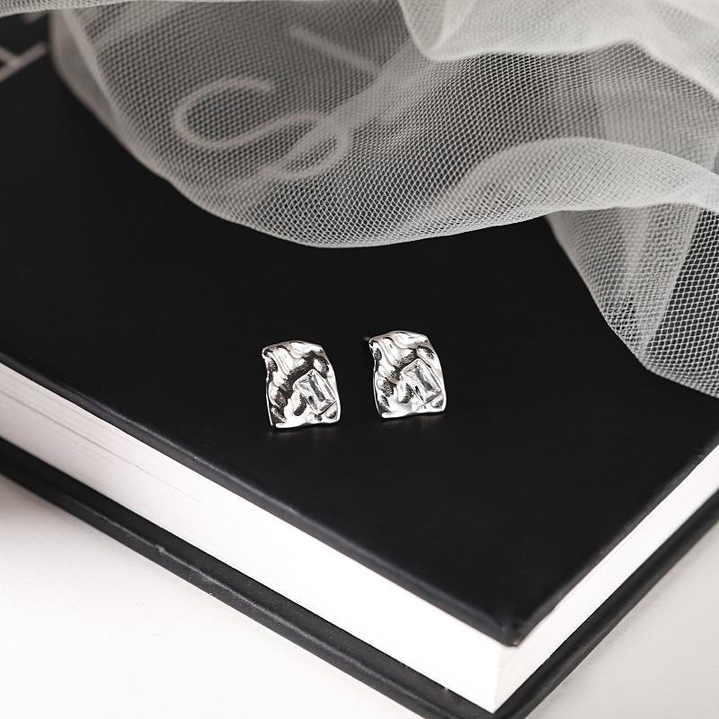 Cercei Stud Pliabili Cercei Femei Vară Nișă Sens de Design Cercei Textură Lichidă Irregulară Cercei Geometrice Pătrate cu Diamante