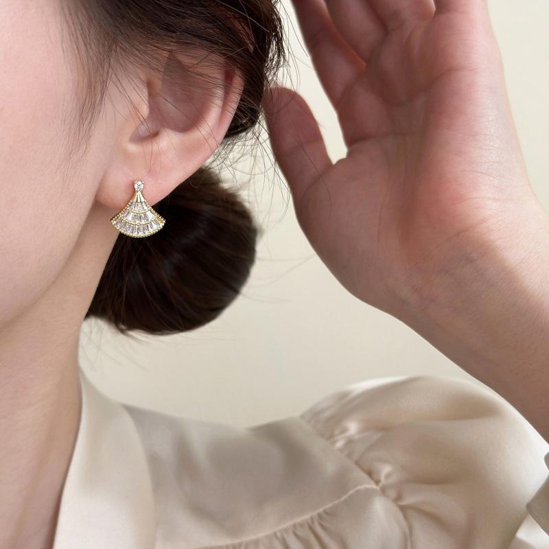 Chic Luxury Zirconia Fan-Shaped Stud Earrings – Versatile, High-End Commuting Ear Jewelry